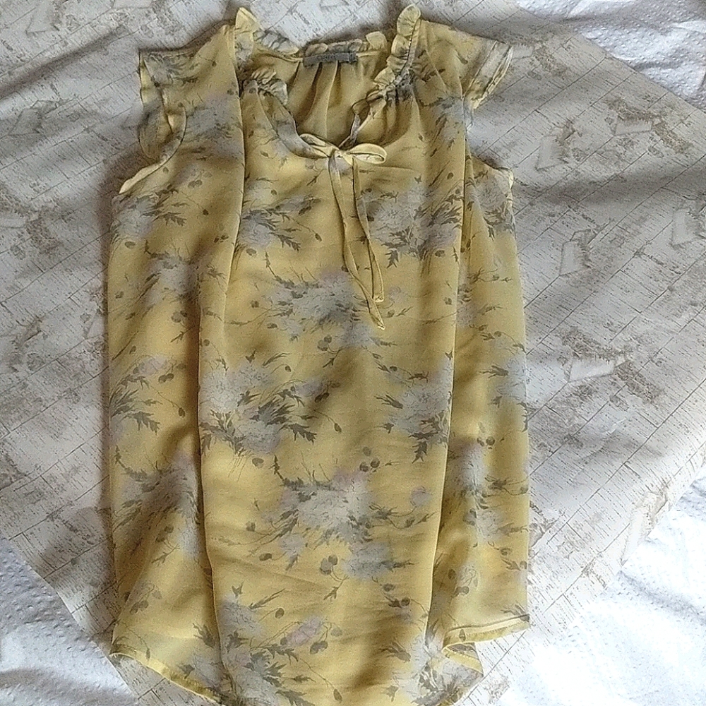 Sleeveless blouse